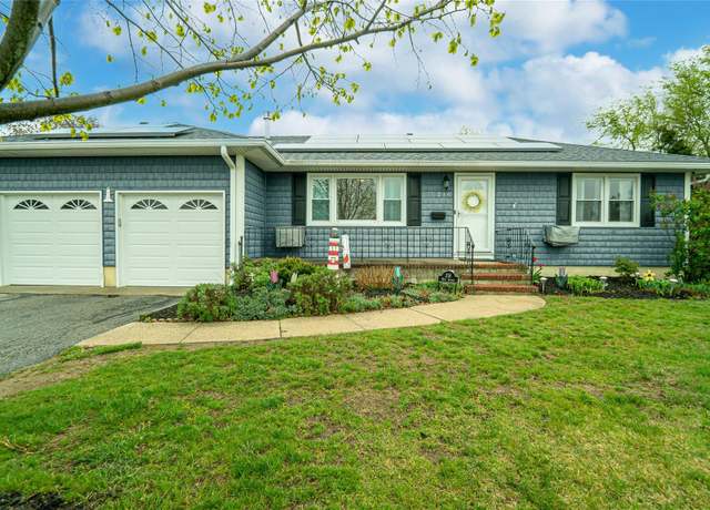 Property at 218 12th Ave, West Babylon, NY 11704, 3 beds, 1 bath