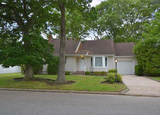 Property at 78 Avenue E, Holbrook, NY 11741, 4 beds, 2.5 baths
