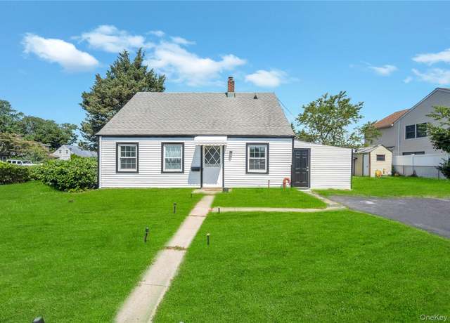 Property at 88 Anchor Ln, Levittown, NY 11756, 4 beds, 2 baths