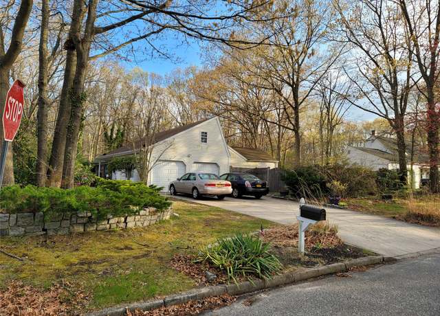 Property at 2 Cassie Ct, Mount Sinai, NY 11766, 3 beds, 2 baths