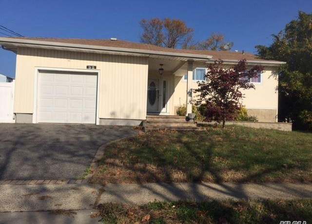 Property at 92 Ann Dr, Freeport, NY 11520, 3 beds, 2 baths