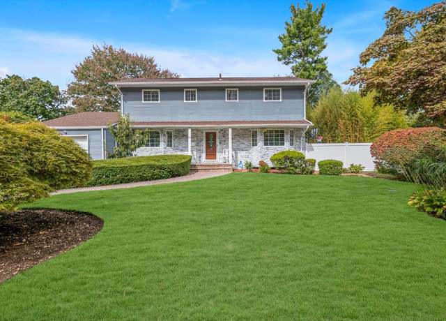 Property at 66 Rockland Dr, Jericho, NY 11753, 5 beds, 2.5 baths