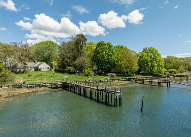 Property at 1015 Knollwood Ln, Mattituck, NY 11952, 2 beds, 1.5 baths