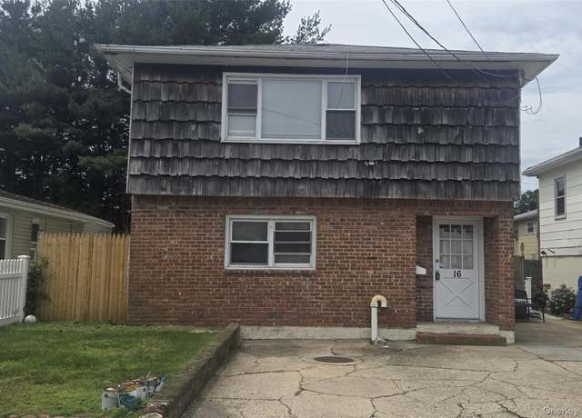 Property at 16 August Ave, Bayville, NY 11709, 5 beds, 3 baths