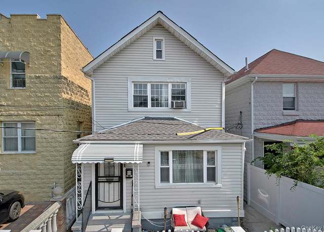 Property at 833 E 229th St, Bronx, NY 10466, 5 beds, 3 baths