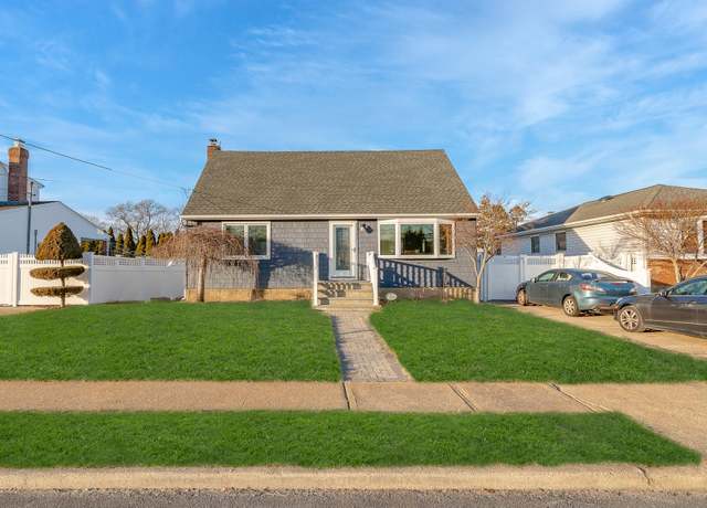 Property at 121 Rhode Island Ave, Massapequa, NY 11758, 3 beds, 2 baths