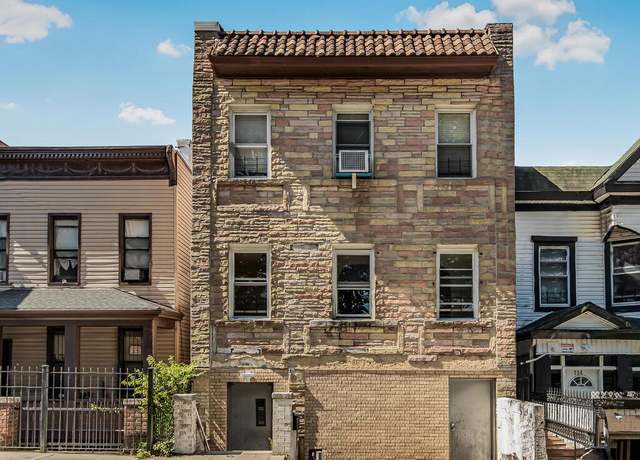Property at 756 E 225th St, Bronx, NY 10466, 7 beds, 3 baths
