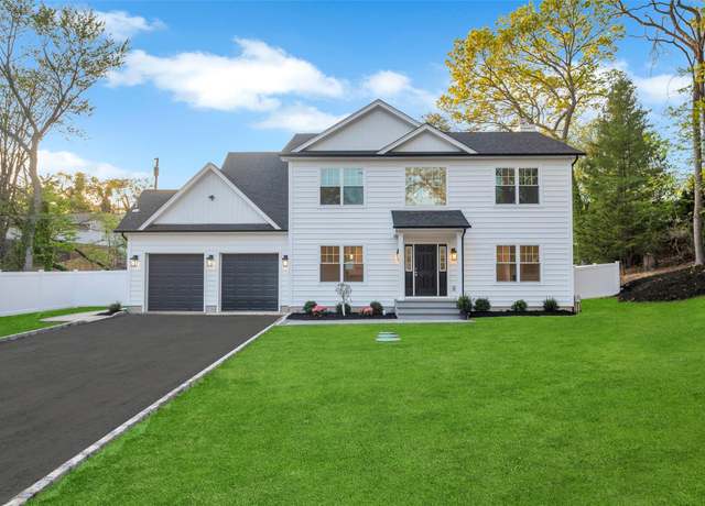 Property at 271 N Country Rd, Smithtown, NY 11787, 4 beds, 2.5 baths