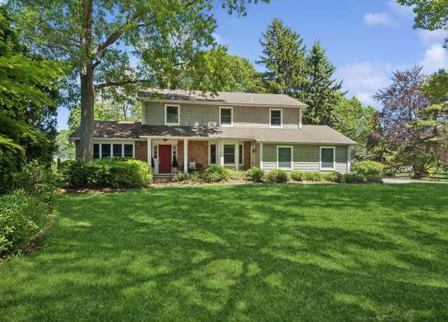 Property at 5 Great Neck Ct, Huntington, NY 11743, 5 beds, 3 baths
