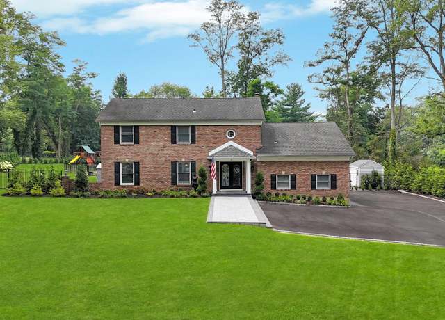 Property at 7 Pudding Ln, Dix Hills, NY 11746, 5 beds, 3.5 baths