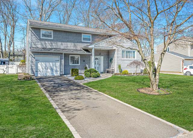 Property at 92 Morewood Dr, Smithtown, NY 11787, 4 beds, 1.5 baths