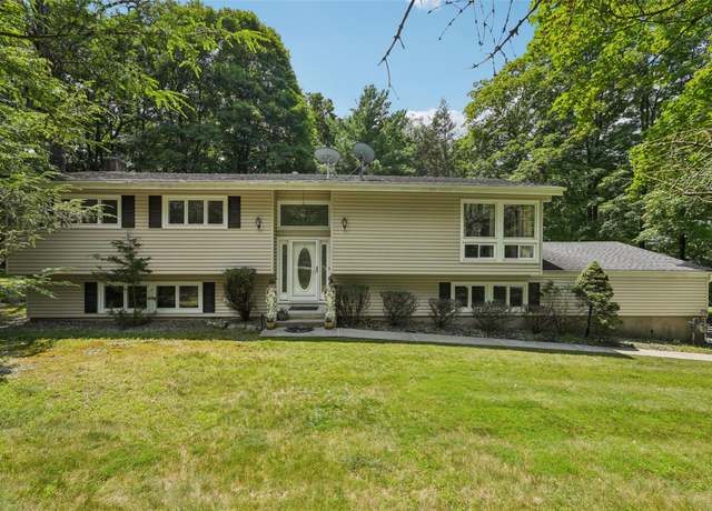 Property at 11 Lancaster Ln, Chestnut Ridge, NY 10952, 5 beds, 3 baths