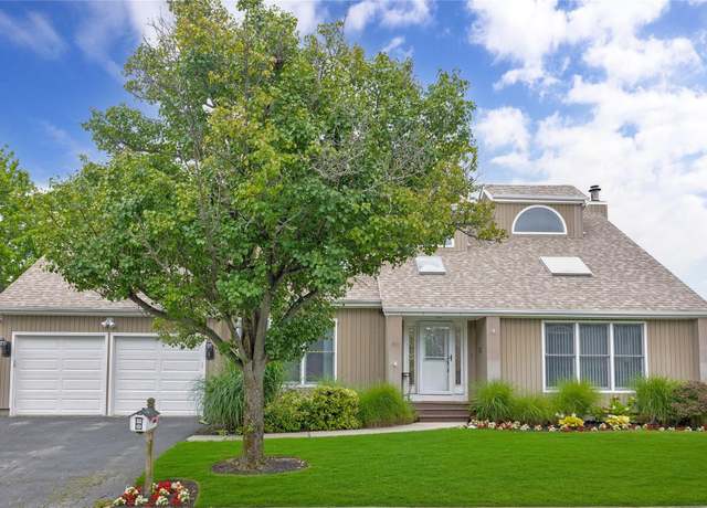 Property at 810 Anthony Dr, Lindenhurst, NY 11757, 4 beds, 2.5 baths
