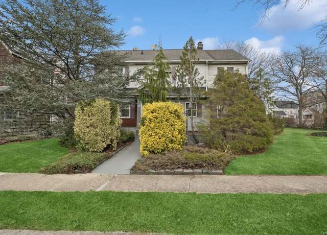 Property at 32 Harvard Ave, Hewlett, NY 11557, 5 beds, 3 baths
