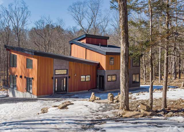 Property at 30 Narrow Rd, Kingston, NY 12401, 3 beds, 2.5 baths