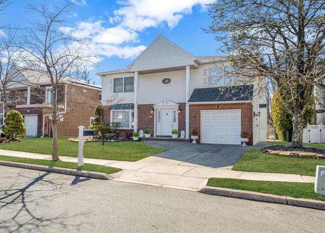 Property at 40 Francis Pl, Staten Island, NY 11304, 4 beds, 2.5 baths
