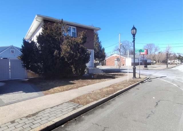 Property at 2167A Great Neck Rd, Copiague, NY 11726, 6 beds, 2 baths