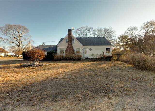 Property at 48 Vernon St, Patchogue, NY 11772, 4 beds, 2 baths