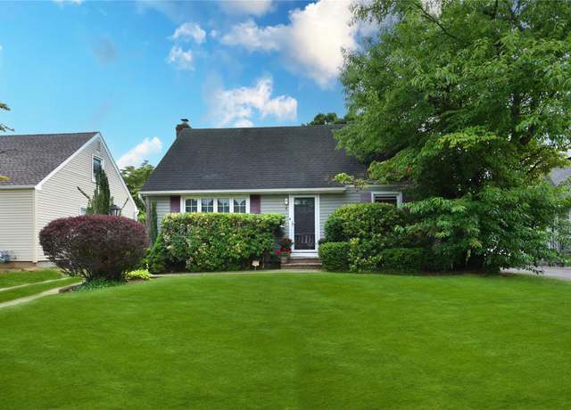 Property at 36 Alhambra Rd, North Baldwin, NY 11510, 4 beds, 2 baths