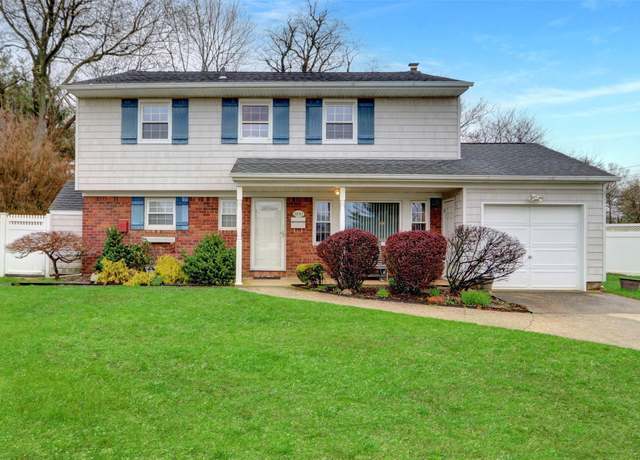 Property at 3847 Debra Ct, Seaford, NY 11783, 4 beds, 2.5 baths