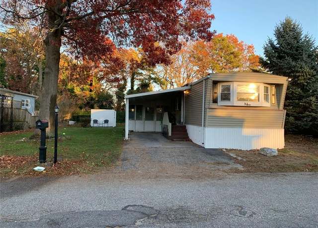 Property at 9 Betsy Ross Dr, Bohemia, NY 11716, 2 beds, 1 bath