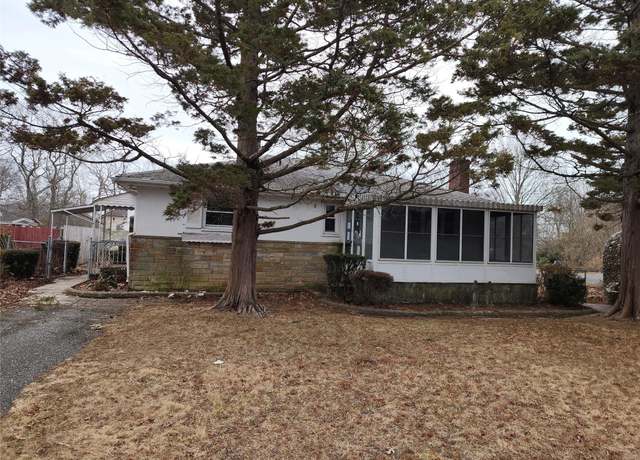 Property at 18 Merrick Rd, Shirley, NY 11967, 3 beds, 1 bath