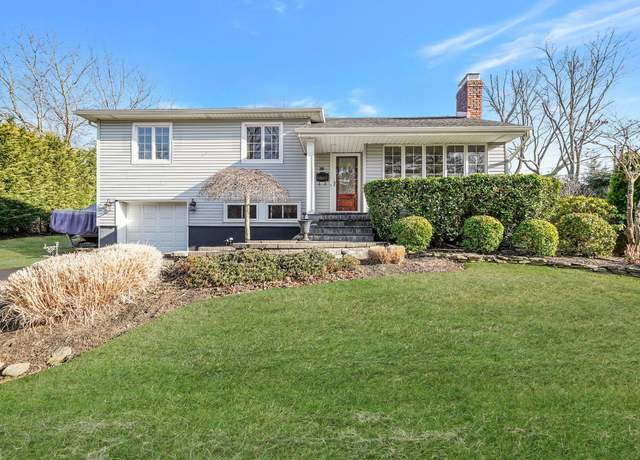 Property at 38 Old Town Ln, Halesite, NY 11743, 3 beds, 2 baths
