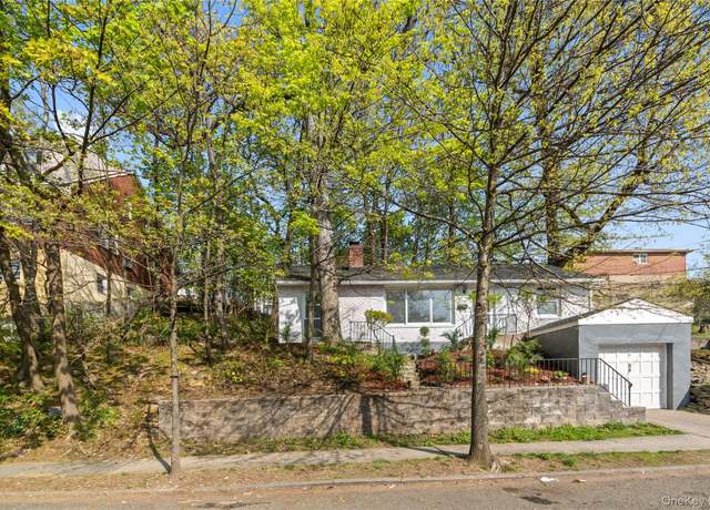 Property at 84 Courter Ave, Yonkers, NY 10705, 3 beds, 1.5 baths