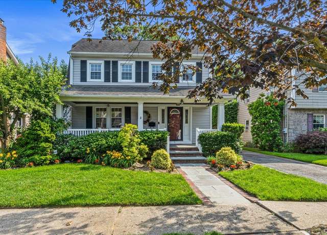 Property at 74 Raymond St, Rockville Centre, NY 11570, 4 beds, 3 baths