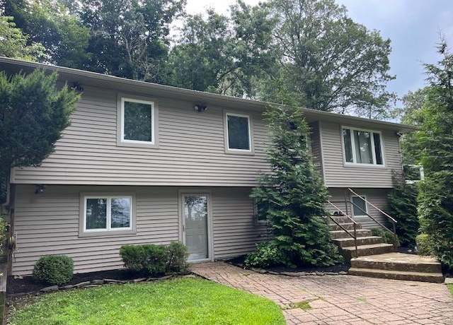 Property at 25 Blanchard Dr, Northport, NY 11768, 4 beds, 3 baths