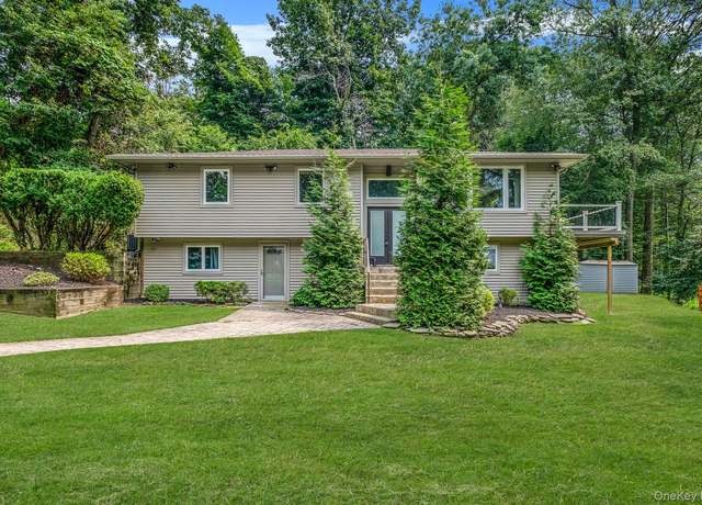 Property at 25 Blanchard Dr, Northport, NY 11768, 4 beds, 3 baths