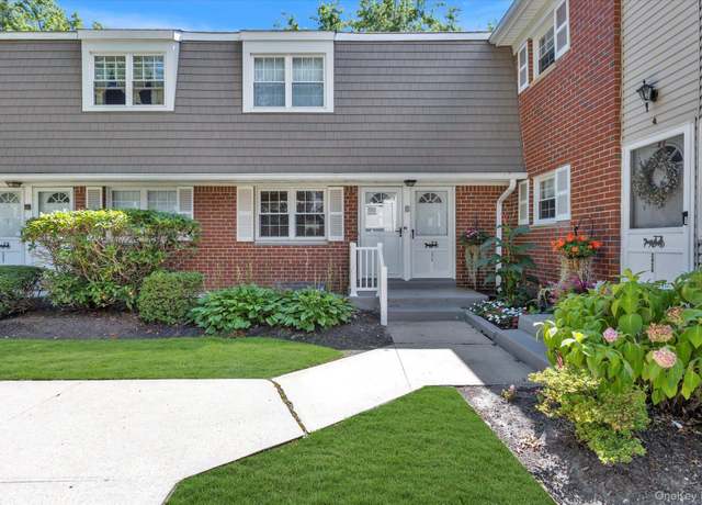 Property at 2426 Wilshire Ln #2426, Oakdale, NY 11769, 2 beds, 1 bath