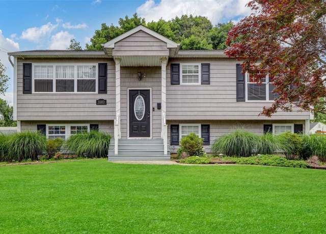 Property at 3103 New London Ave, Medford, NY 11763, 3 beds, 2 baths
