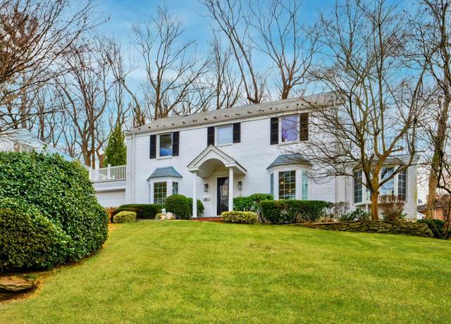Property at 54 Castle Ridge Rd, Manhasset, NY 11030, 3 beds, 2.5 baths