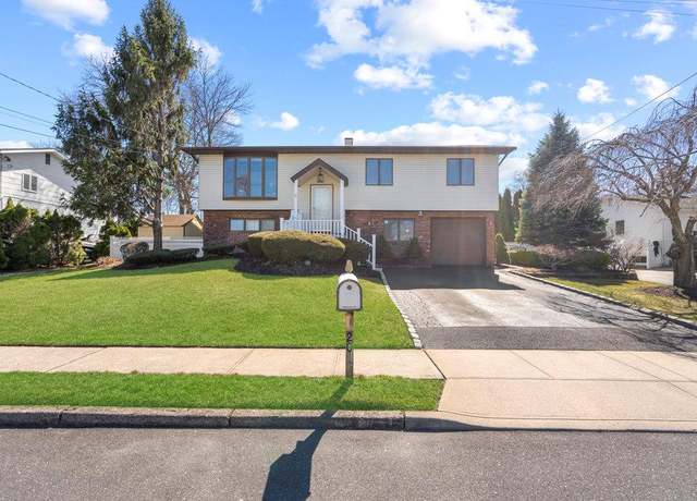 Property at 20 Tarkington Rd, Holbrook, NY 11741, 5 beds, 2 baths