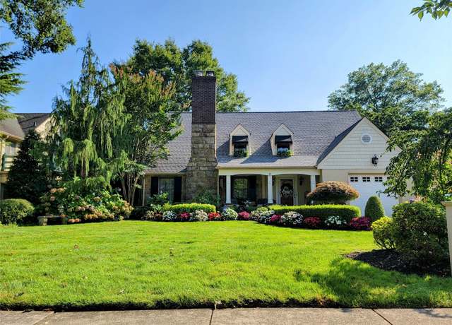 Property at 42 Roxen Rd, Rockville Centre, NY 11570, 4 beds, 3 baths
