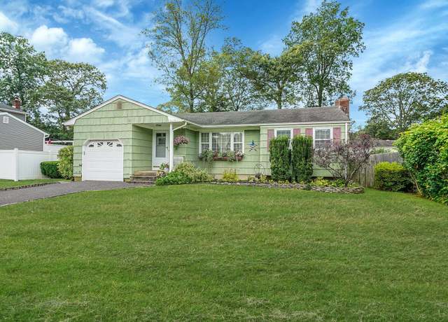 Property at 12 Pine Cone St, Middle Island, NY 11953, 3 beds, 1 bath