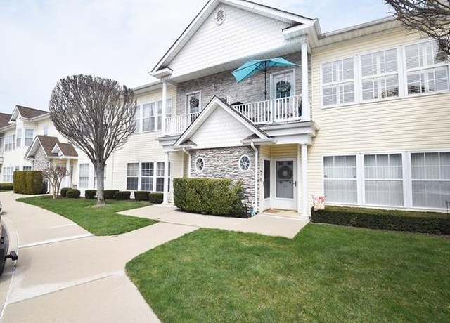 Property at 108 Narragansett Villas Dr, Lindenhurst, NY 11757, 2 beds, 2 baths