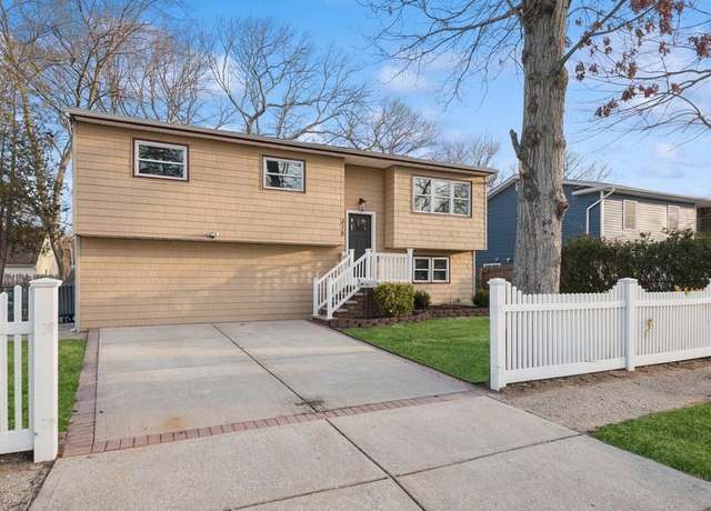 Property at 315 State Ave, Wyandanch, NY 11798, 5 beds, 2 baths