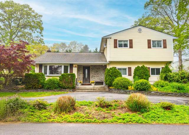Property at 37 Shamrock Rd, Rocky Point, NY 11778, 5 beds, 3.5 baths