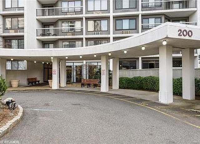 Property at 200 High Point Dr #407, Hartsdale, NY 10530, 1 bed, 1 bath