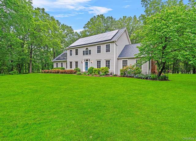Property at 24 Hampton Ct, Wallkill, NY 12589, 4 beds, 3 baths