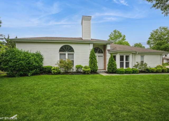 Property at 39 Hamlet Dr, Commack, NY 11725, 3 beds, 2.5 baths