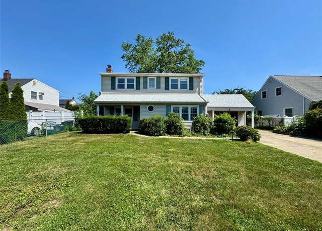 Property at 23 Chase Ln, Levittown, NY 11756, 4 beds, 1.5 baths