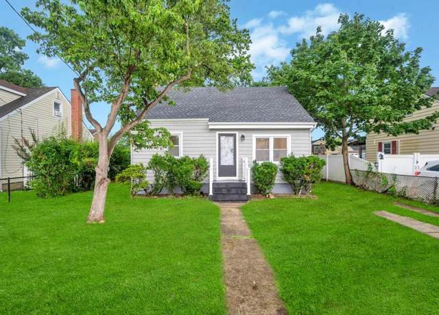 Property at 312 Abbington Ct, Copiague, NY 11726, 4 beds, 2 baths