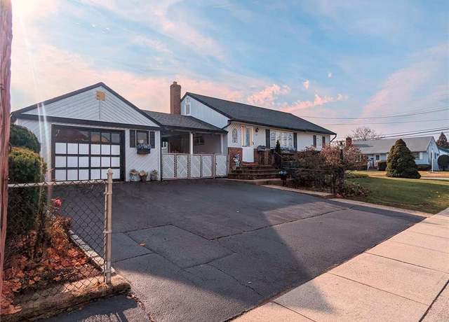 Property at 149 Maple Ave, Bethpage, NY 11714, 3 beds, 1.5 baths