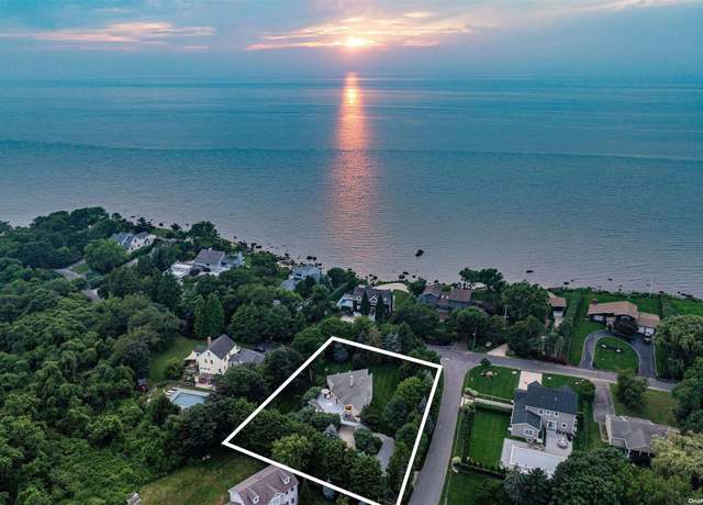 Property at 2515 Sound Dr, Greenport, NY 11944, 3 beds, 1.5 baths