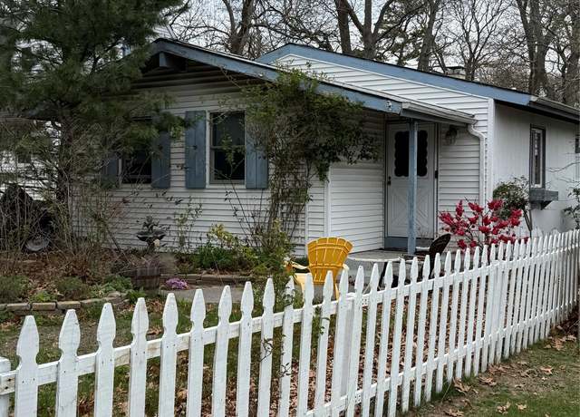 Property at 9 Montgomery Ave, Mastic, NY 11950, 3 beds, 1 bath