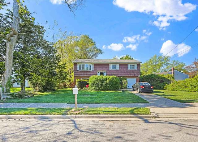 Property at 1 Carman Pl, Massapequa, NY 11758, 5 beds, 2 baths