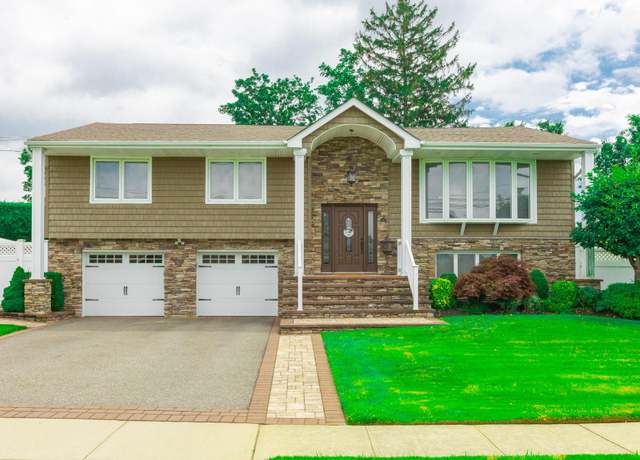 Property at 11 Larch Ln, Massapequa Park, NY 11762, 4 beds, 2.5 baths